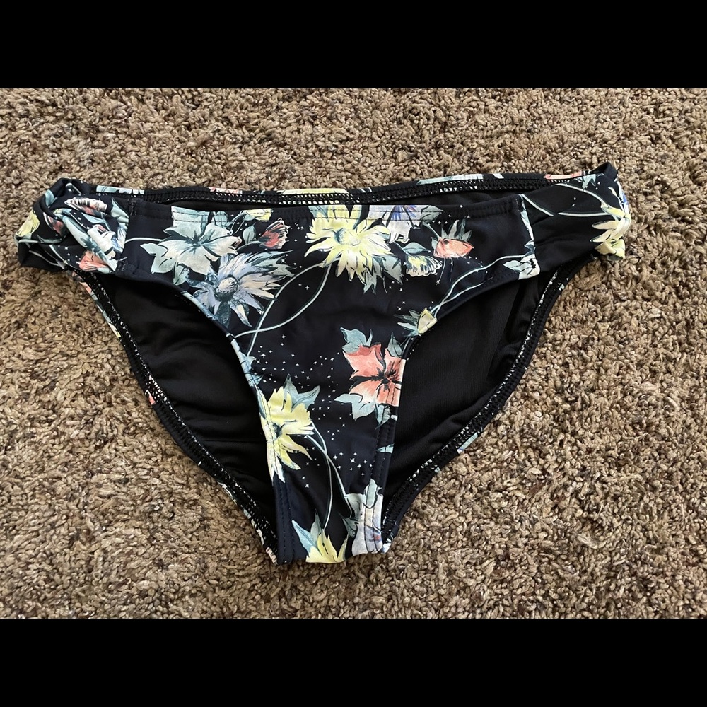 Girls size 10 O’Neill swim bottoms